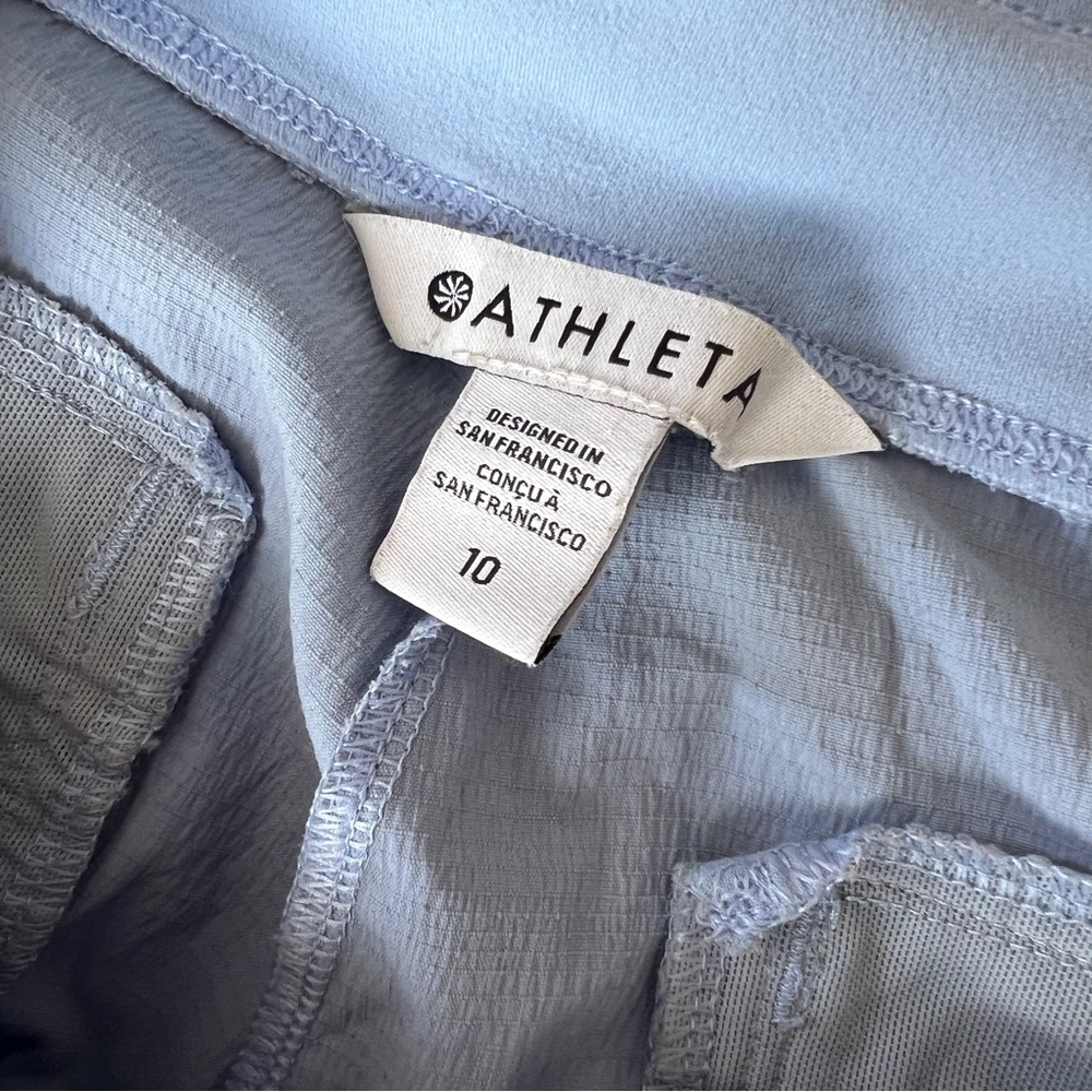 Athleta Trekkie North Mid Rise Shorts in Light Blue Size 10r - Picture 3 of 4